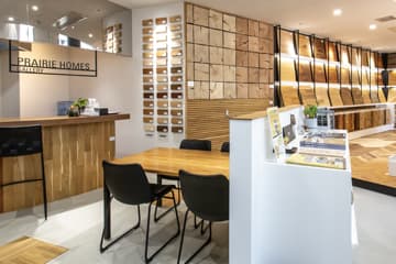 無垢フローリングをはじめ多くの木質建材を展示しています